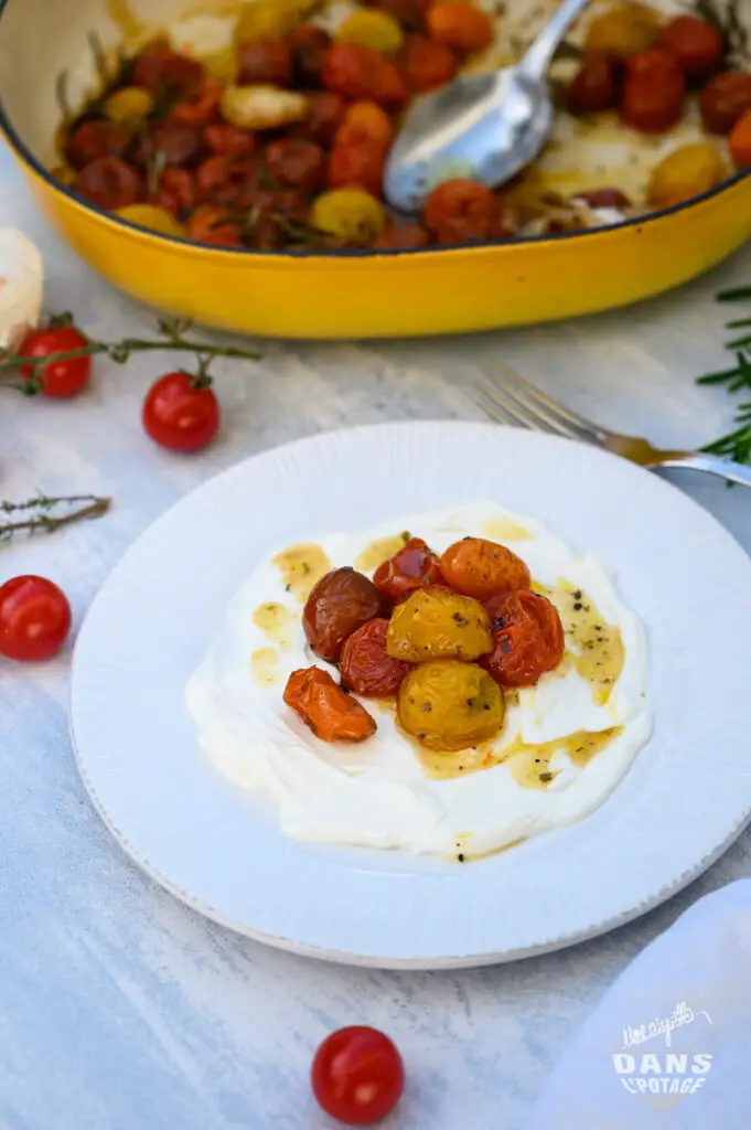 tomates cerises rôties et yaourt grec